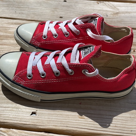 CONVERSE Sneakers- ALL STAR RED LOW TOP SNEAKER - UNISEX YOUTH Size 3 - Picture 2 of 10